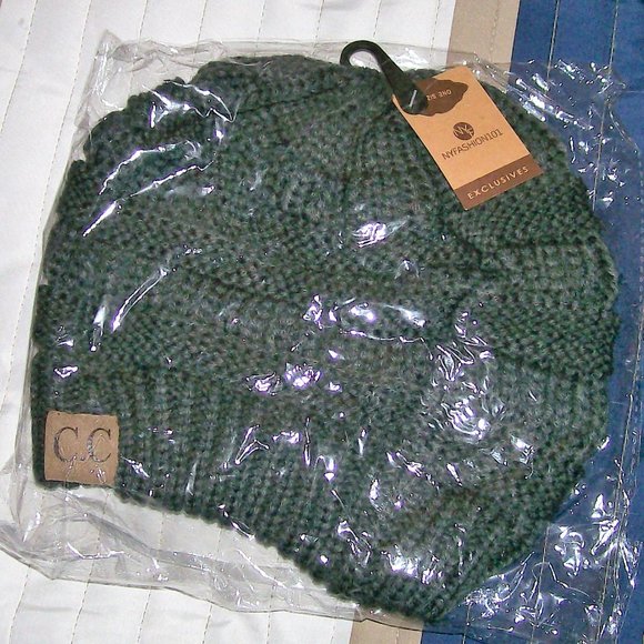 NWT C.C. Unisex Thick Knit Beanie - Picture 3 of 3